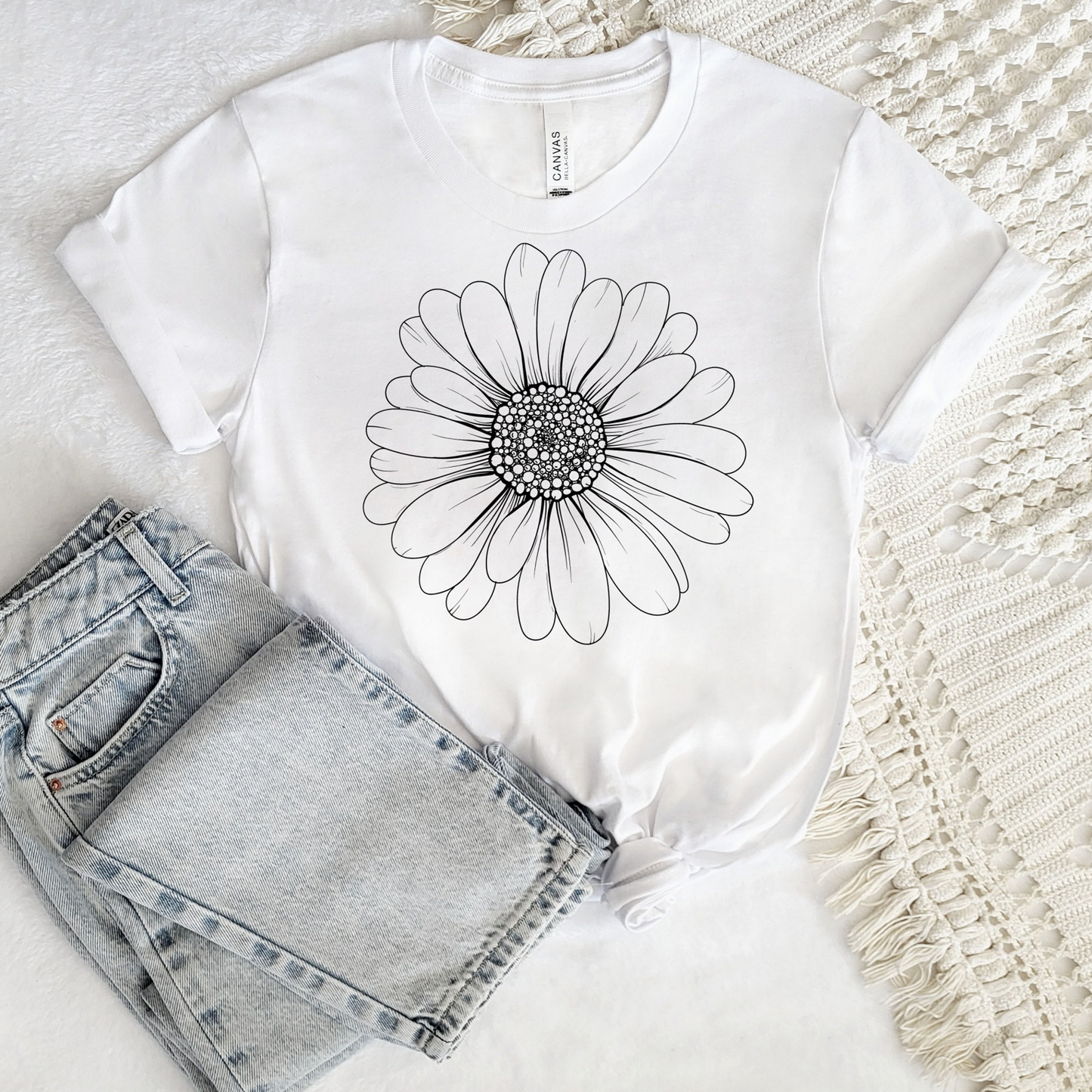 Daisy Outline Tee - Stitch Squad Co